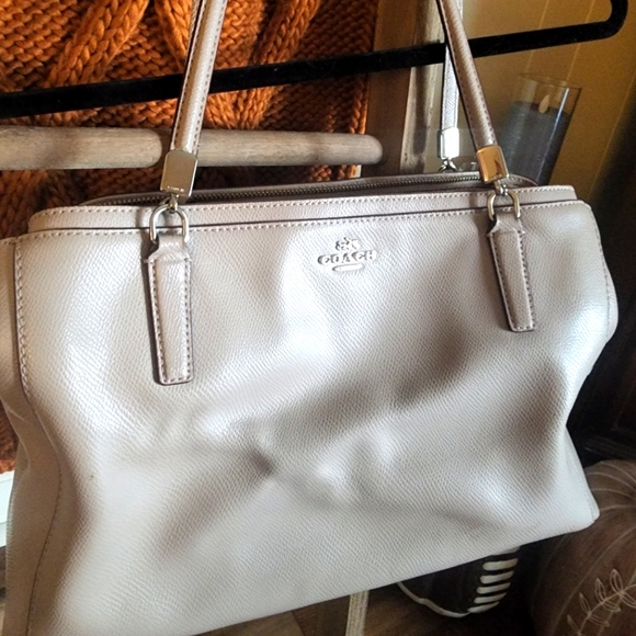 Light Tan Authentic Coach Shoulder Bag - Picture 1 of 4